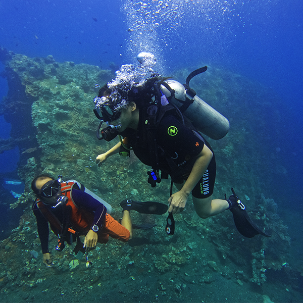 first timer trying scuba diving - © DUNE Bali
